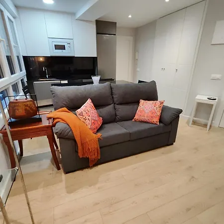 Moderno, Luminoso Y Exterior En Calle Peatonal * Oviedo