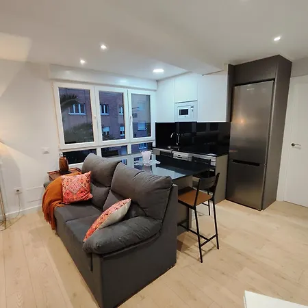 Moderno, Luminoso Y Exterior En Calle Peatonal Oviedo