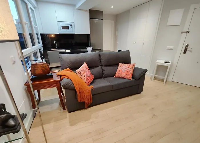 Moderno, Luminoso Y Exterior En Calle Peatonal * Oviedo