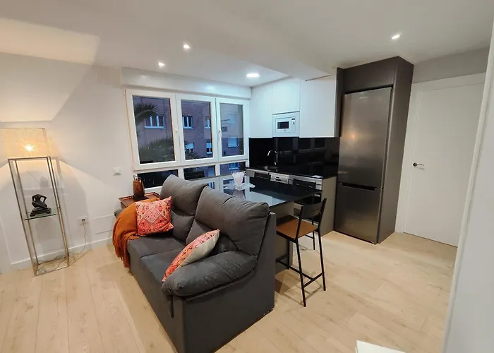 Moderno, Luminoso Y Exterior En Calle Peatonal Oviedo