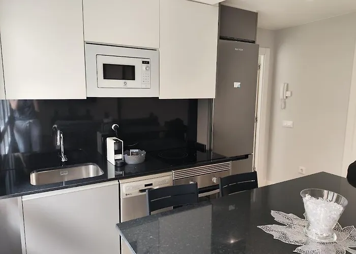 Moderno, Luminoso Y Exterior En Calle Peatonal *